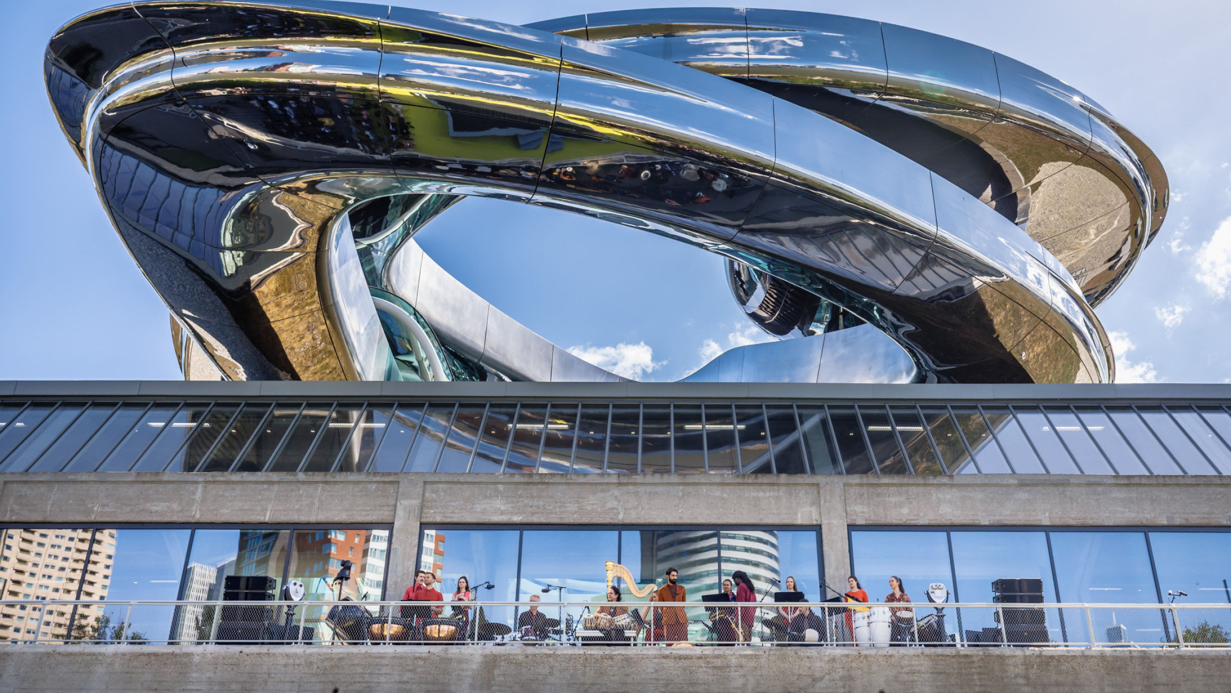 Opening Fenix, met de Tornado als constructief en ruimtelijk middelpunt (foto: Jorrit Lousberg)