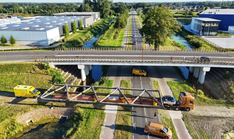 Transport vakwerkspanten - Nino Blitz