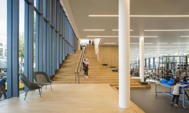 Hoofdtrap bibliotheek