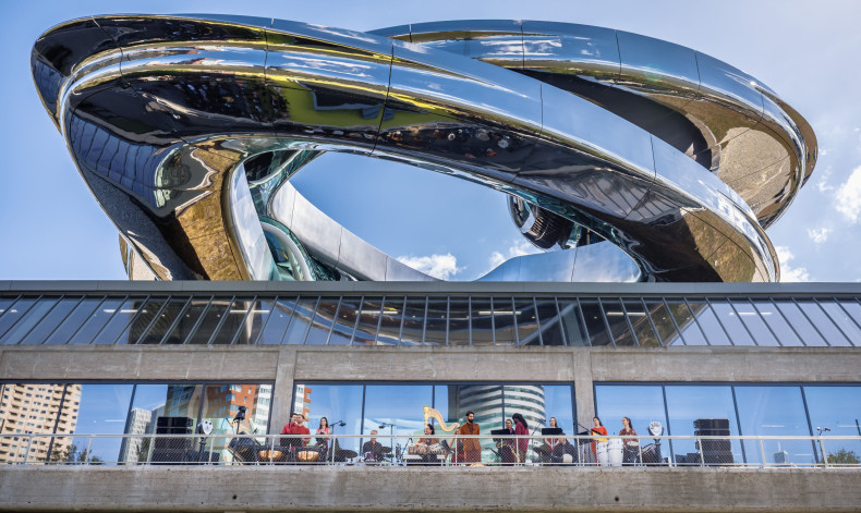 Opening Fenix, met de Tornado als constructief en ruimtelijk middelpunt (foto: Jorrit Lousberg)