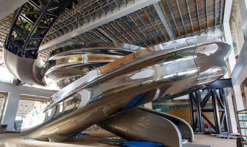 Bekleding van de Tornado bestaat uit huidplaten, gevormd met perstechnieken uit de scheepsbouw