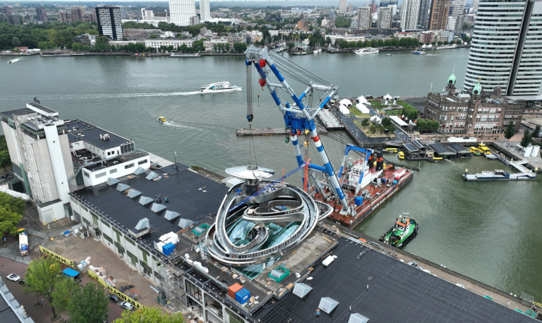 Installatie luifel (foto: Henry Verhorst)